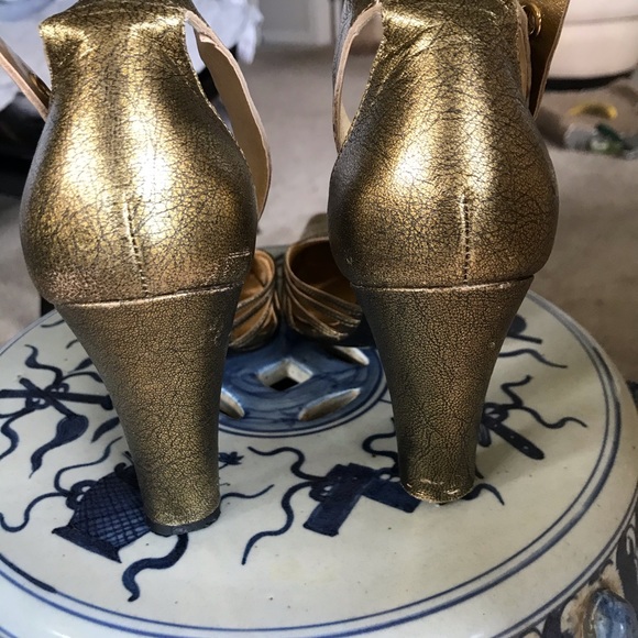 Gold high heels!!! - Picture 3 of 9